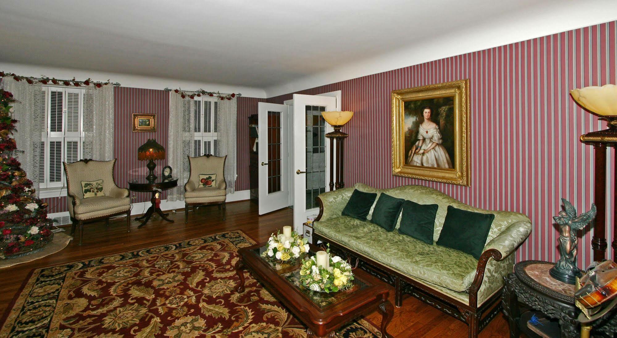فندق أوبورن هيلزفي  Cobblestone Manor المظهر الداخلي الصورة